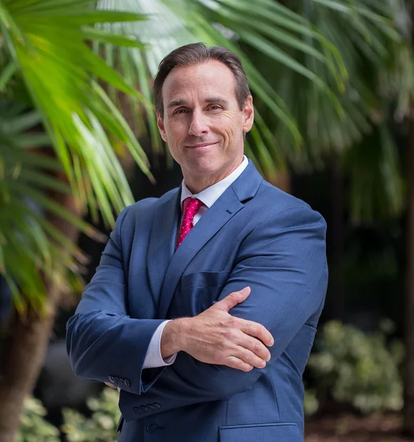 Richard P. Pravato, Abogado fundador y director en Wolf & Pravato