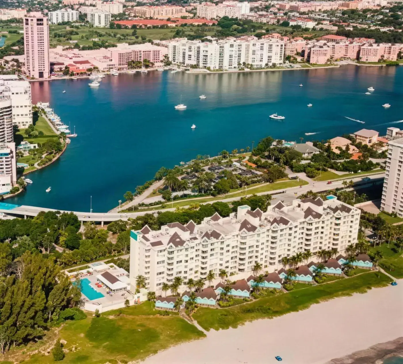 El Intracoastal y la playa de Boynton Beach desde el aire