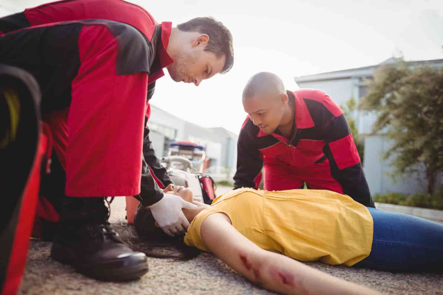 Injured victim lying on I-95 after a truck accident in Fort Lauderdale
